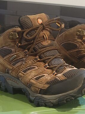 Merrell Moab 3 MID Hiking Boots Men's 8.5  Brown Leather Waterproof Vibram